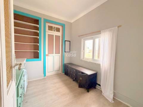 Andar Moradia T3 a 400 metros da Estação de Comboio de Coimbrões!