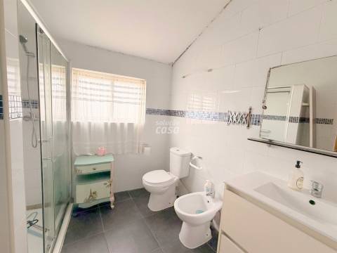 Andar Moradia T3 a 400 metros da Estação de Comboio de Coimbrões!