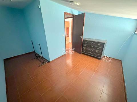 T2+2 localizado a poucos metros da Estação do Metro!