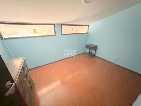 T2+2 localizado a poucos metros da Estação do Metro!