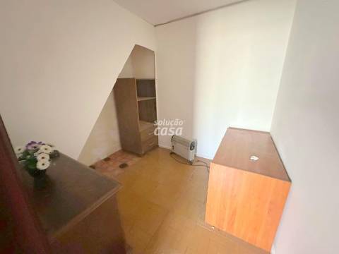 T2+2 localizado a poucos metros da Estação do Metro!