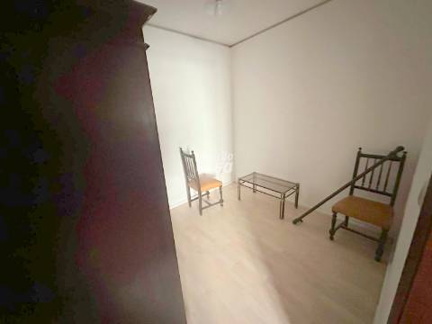 T2+2 localizado a poucos metros da Estação do Metro!