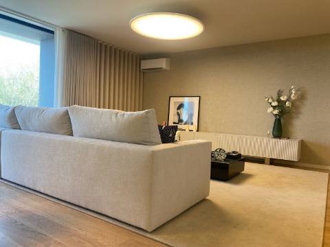 T2 Fantástico no The Next Yard, com Varanda e Vistas Deslumbrantes, nos Jardins D´Arrábida, em Gaia!