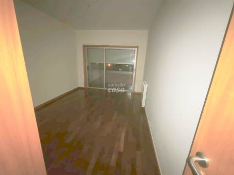 Apartamento T2 localizado próximo do Hospital São João!