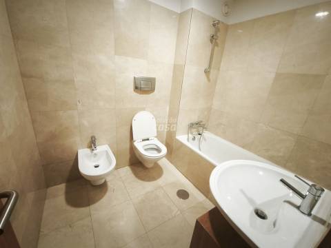 Apartamento T2 localizado próximo do Hospital São João!