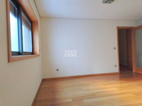 Apartamento T1 localizado a cerca de 700 metros da estação de metro de São Bento.