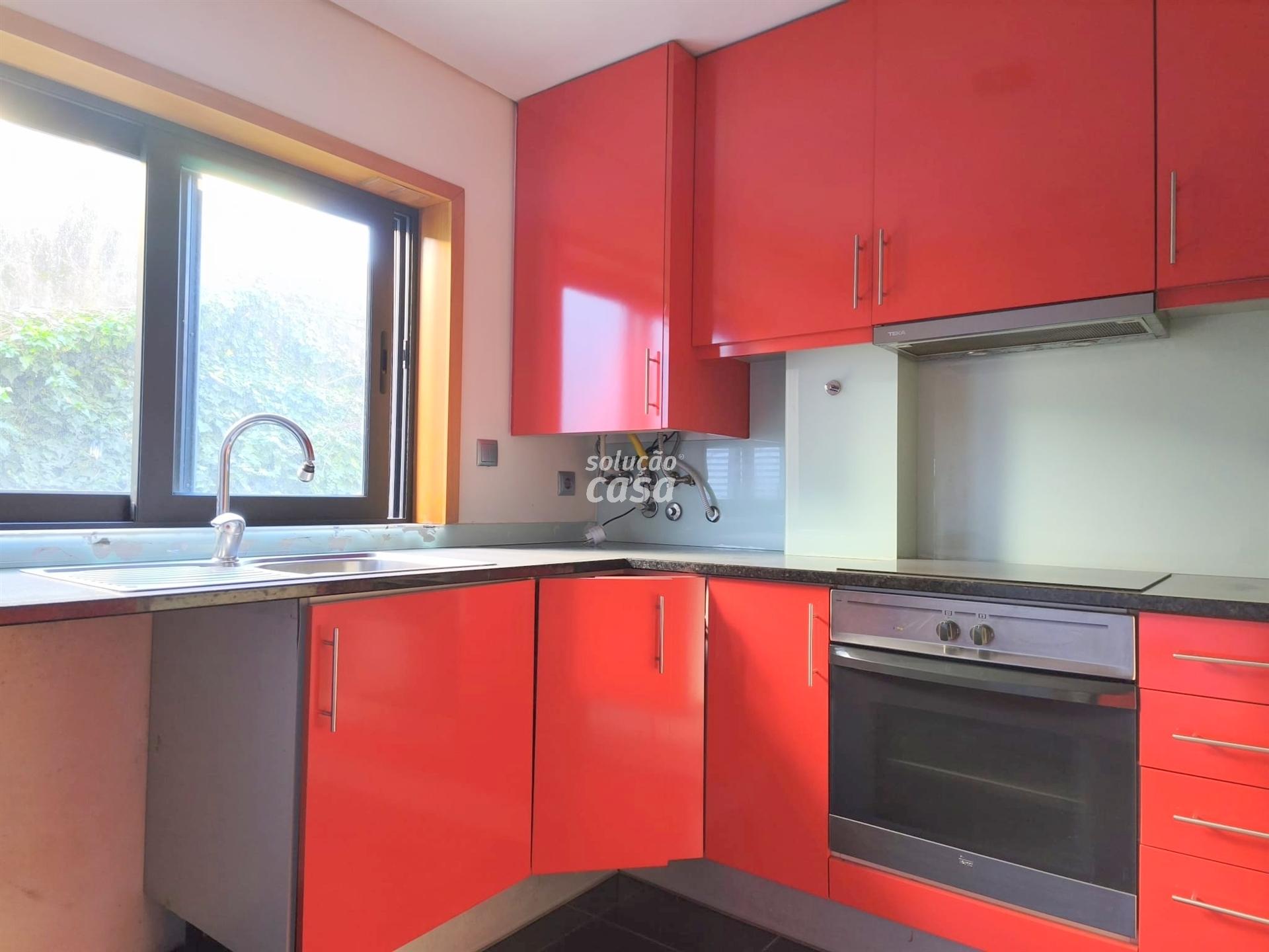 Apartamento T1 localizado a cerca de 700 metros da estação de metro de São Bento.