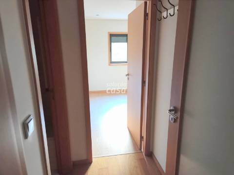 Apartamento T1 localizado a cerca de 700 metros da estação de metro de São Bento.