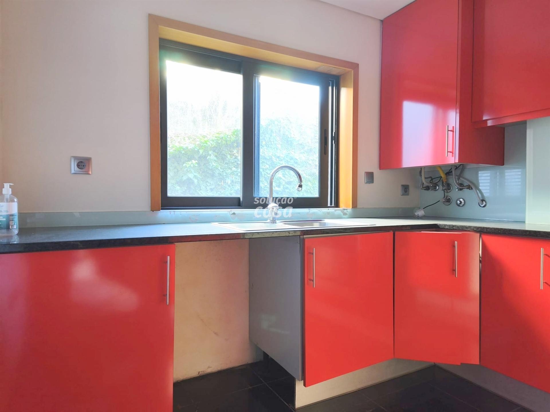 Apartamento T1 localizado a cerca de 700 metros da estação de metro de São Bento.