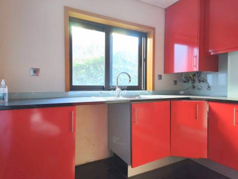 Apartamento T1 localizado a cerca de 700 metros da estação de metro de São Bento.