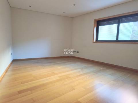 Apartamento T1 localizado a cerca de 700 metros da estação de metro de São Bento.