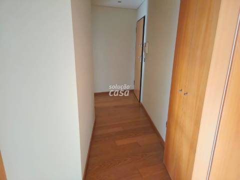 Apartamento T1 localizado a cerca de 700 metros da estação de metro de São Bento.