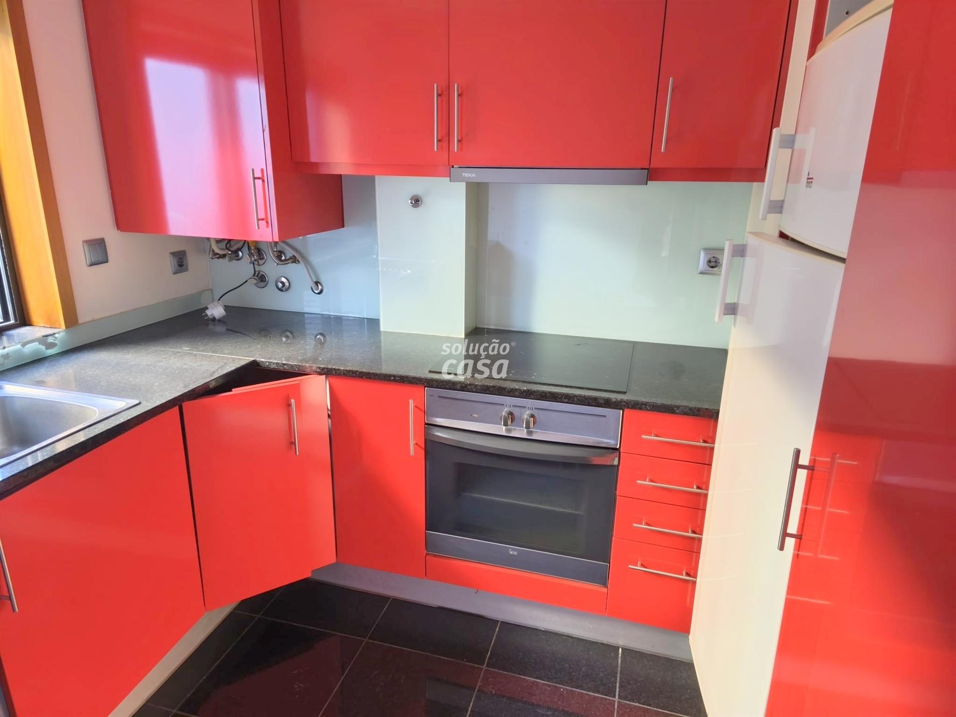 Apartamento T1 localizado a cerca de 700 metros da estação de metro de São Bento.