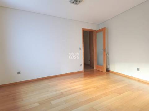 Apartamento T1 localizado a cerca de 700 metros da estação de metro de São Bento.