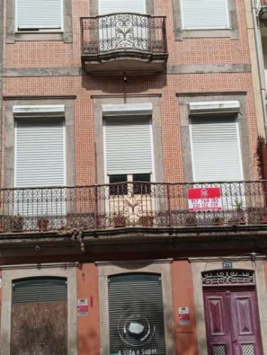 📍 Prédio no centro do Porto!