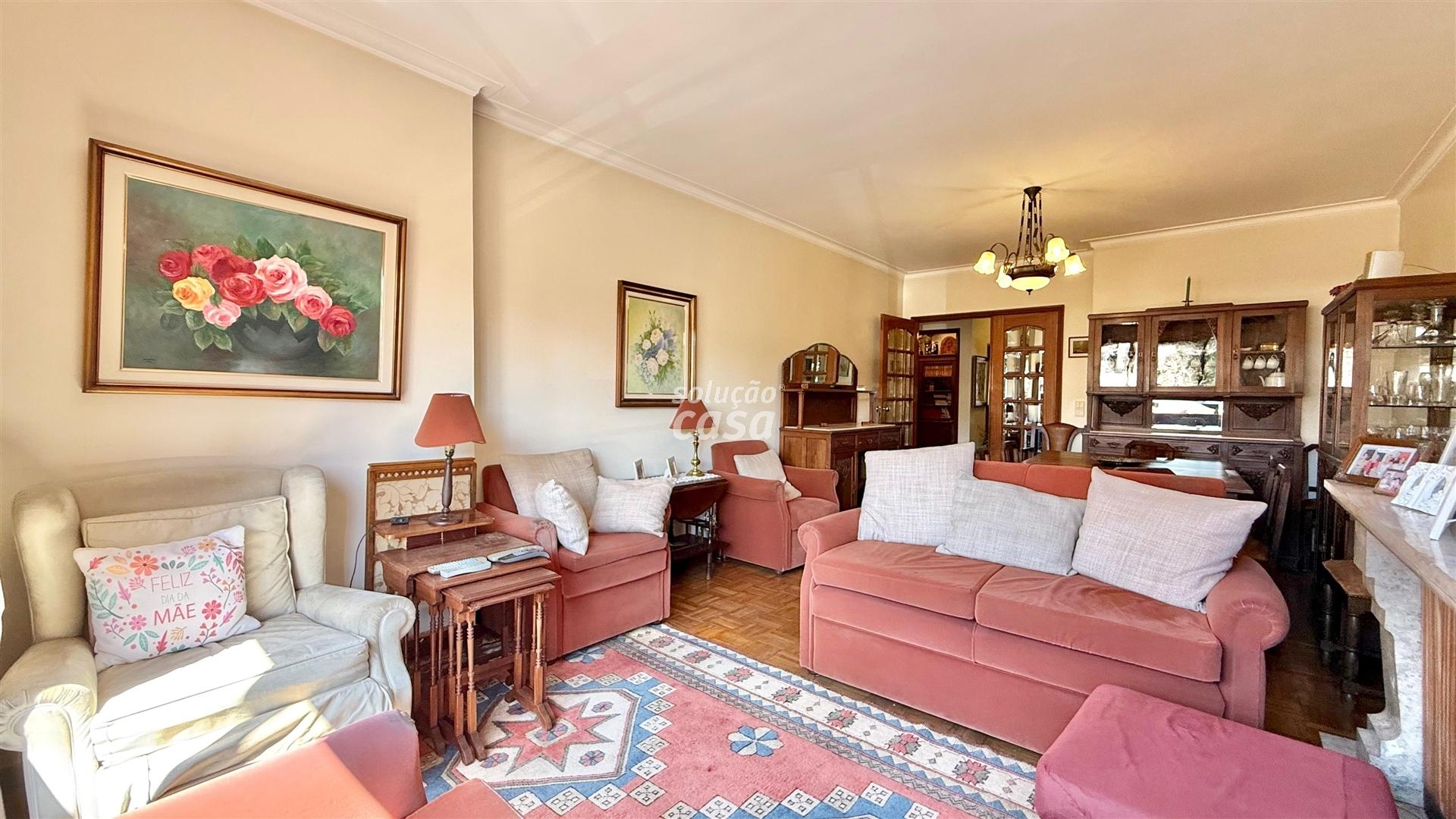 Apartamento T2+1 com Garagem, no Jardim Soares dos Reis!