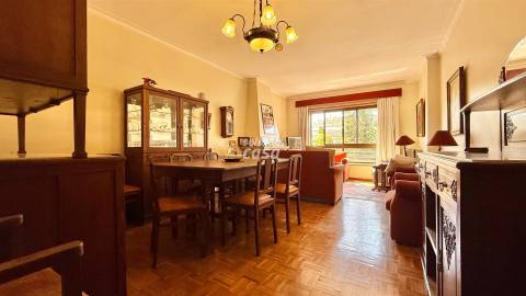 Apartamento T2+1 com Garagem, no Jardim Soares dos Reis!