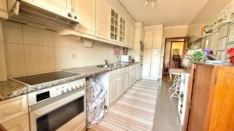 Apartamento T2+1 com Garagem, no Jardim Soares dos Reis!