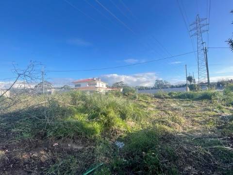 Terreno com 606m2, localizado próximo do Centro de Canelas!