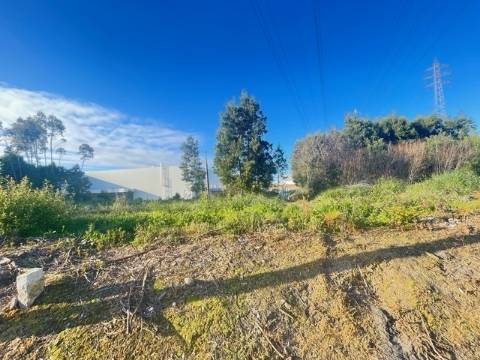 Terreno com 606m2, localizado próximo do Centro de Canelas!