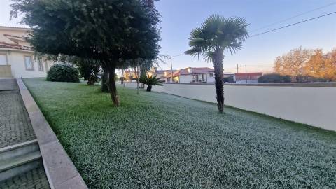 Moradia T4 Venda em Serzedelo,Guimarães