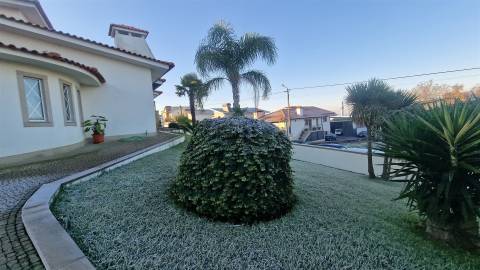 Moradia T4 Venda em Serzedelo,Guimarães