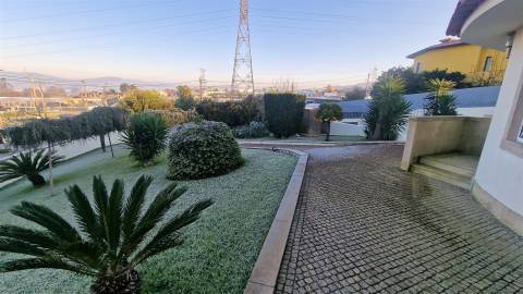 Moradia T4 Venda em Serzedelo,Guimarães