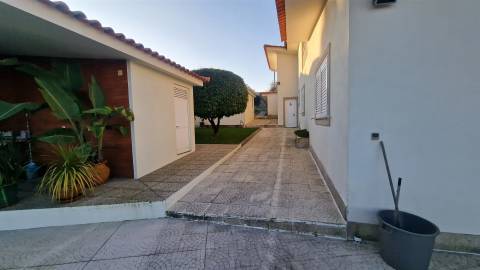 Moradia T4 Venda em Serzedelo,Guimarães