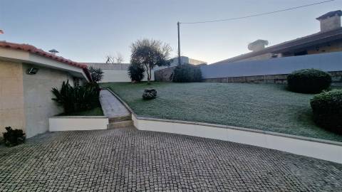 Moradia T4 Venda em Serzedelo,Guimarães