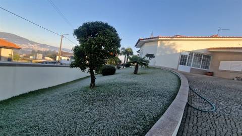 Moradia T4 Venda em Serzedelo,Guimarães