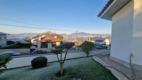 Moradia T4 Venda em Serzedelo,Guimarães