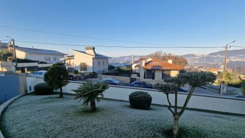 Moradia T4 Venda em Serzedelo,Guimarães
