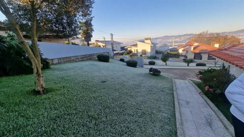 Moradia T4 Venda em Serzedelo,Guimarães