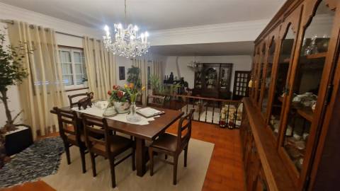 Moradia T4 Venda em Serzedelo,Guimarães