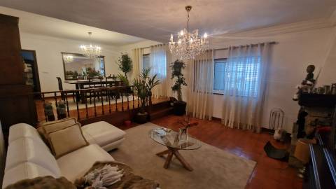 Moradia T4 Venda em Serzedelo,Guimarães