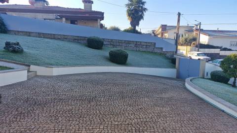 Moradia T4 Venda em Serzedelo,Guimarães