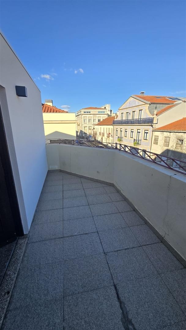 ARRENDAMENTO - Apartamento T3 Duplex Remodelado no Coração da Póvoa de Varzim