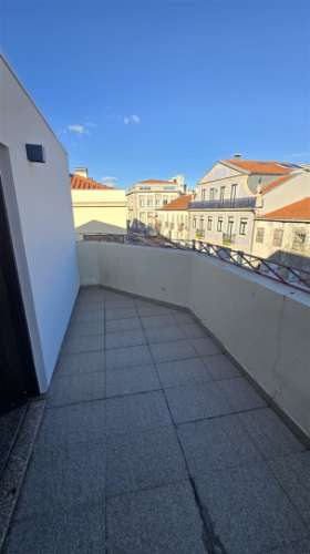 ARRENDAMENTO - Apartamento T3 Duplex Remodelado no Coração da Póvoa de Varzim