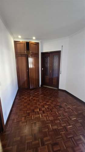 ARRENDAMENTO - Apartamento T3 Duplex Remodelado no Coração da Póvoa de Varzim
