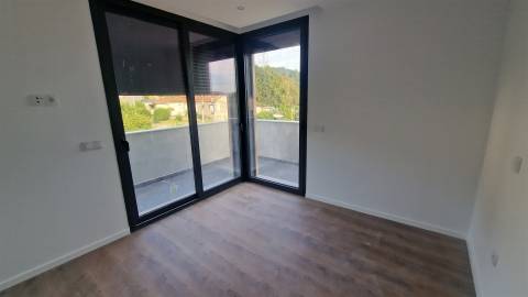 ARRENDAMENTO - Apartamento T1 NOVO em Serzedelo.
