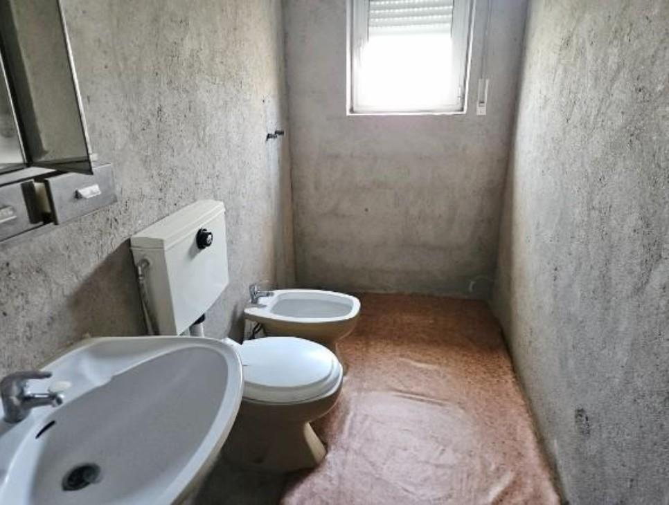 Moradia unifamiliar T3, situada no lugar da Ermida, Santa Cristina do Couto, no concelho de Santo Ti