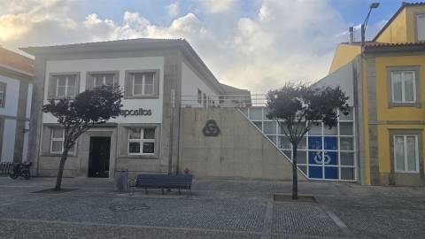 Escritório na Praça do Almada, por cima da CGD
