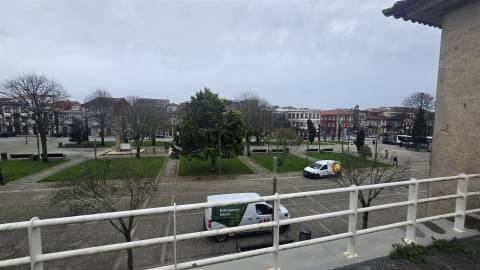 Escritório na Praça do Almada, por cima da CGD
