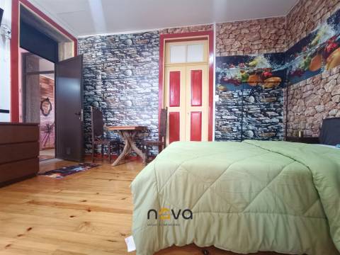 Moradia T6+1 com 2 pisos, bem localizada e com frente para duas ruas &#124; NOVA Imobiliária