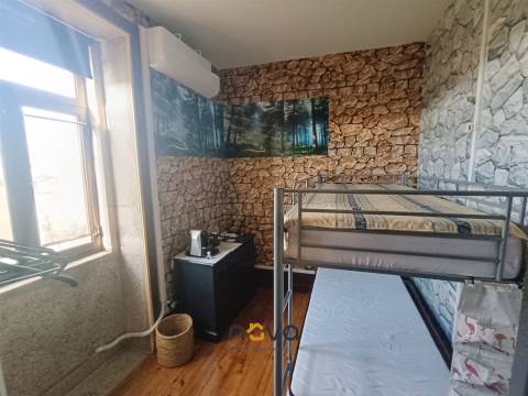 Moradia T6+1 com 2 pisos, bem localizada e com frente para duas ruas &#124; NOVA Imobiliária