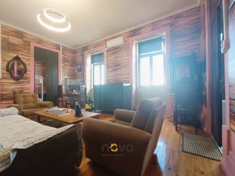 Moradia T6+1 com 2 pisos, bem localizada e com frente para duas ruas &#124; NOVA Imobiliária