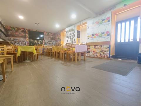 Moradia T6+1 com 2 pisos, bem localizada e com frente para duas ruas &#124; NOVA Imobiliária