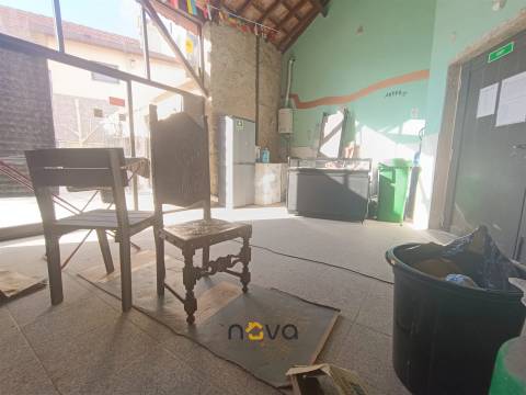 Moradia T6+1 com 2 pisos, bem localizada e com frente para duas ruas &#124; NOVA Imobiliária