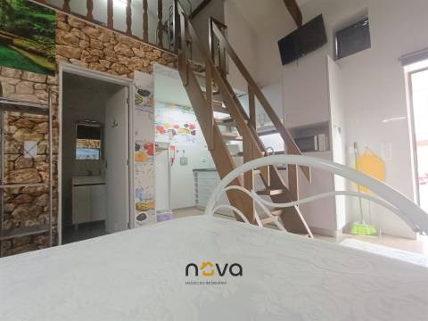 Moradia T6+1 com 2 pisos, bem localizada e com frente para duas ruas &#124; NOVA Imobiliária