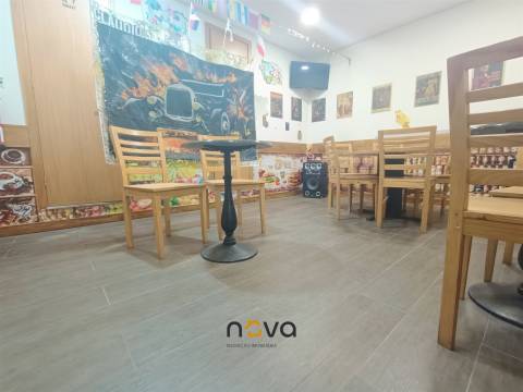 Moradia T6+1 com 2 pisos, bem localizada e com frente para duas ruas &#124; NOVA Imobiliária